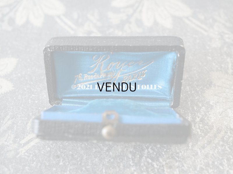 画像9: 【11周年セール対象外】　19世紀末 アンティーク 本革製 ジュエリーボックス ピンブローチ用 イニシャル入り ブラック