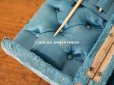 画像8: 【11周年セール対象外】 19世紀末 アンティーク ブルーのベルベットの裁縫箱 
