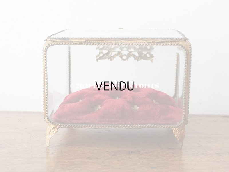 画像4: 【11周年セール対象外】 19世紀 アンティーク 大きなコフレ グローブ・ド・マリエ 天使＆薔薇のガーランドのオルモル 赤いベルベットのクッション