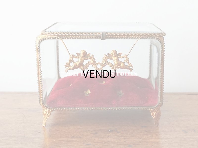 画像3: 【11周年セール対象外】 19世紀 アンティーク 大きなコフレ グローブ・ド・マリエ 天使＆薔薇のガーランドのオルモル 赤いベルベットのクッション