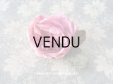 【11周年セール対象外】 アンティーク ピンクの薔薇の布花 コサージュ クオーター・ロゼット咲き