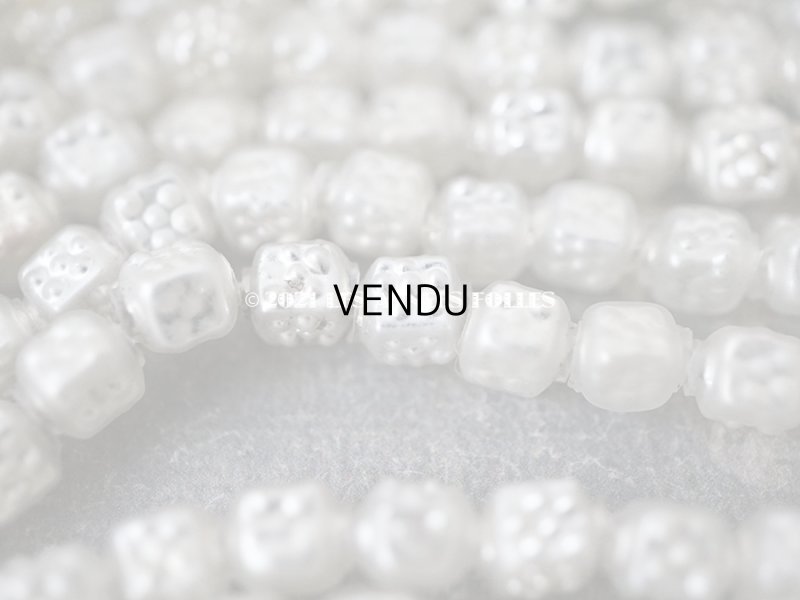 画像6: アンティーク スフレビーズ シルバー ドット柄入り キューブ型 磨りガラス風  4×5.5mm  約210ピース 吹きガラス製 ビーズ