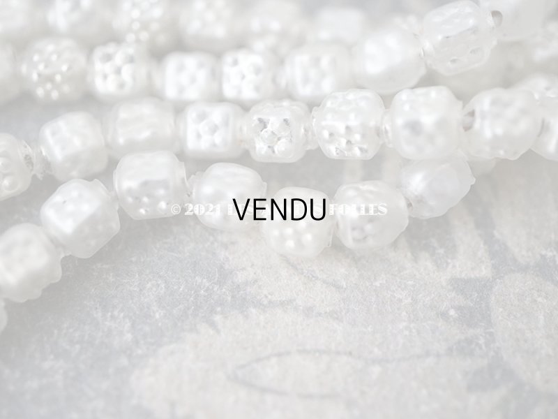 画像5: アンティーク スフレビーズ シルバー ドット柄入り キューブ型 磨りガラス風  4×5.5mm  約210ピース 吹きガラス製 ビーズ