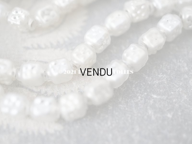 画像4: アンティーク スフレビーズ シルバー ドット柄入り キューブ型 磨りガラス風  4×5.5mm  約210ピース 吹きガラス製 ビーズ