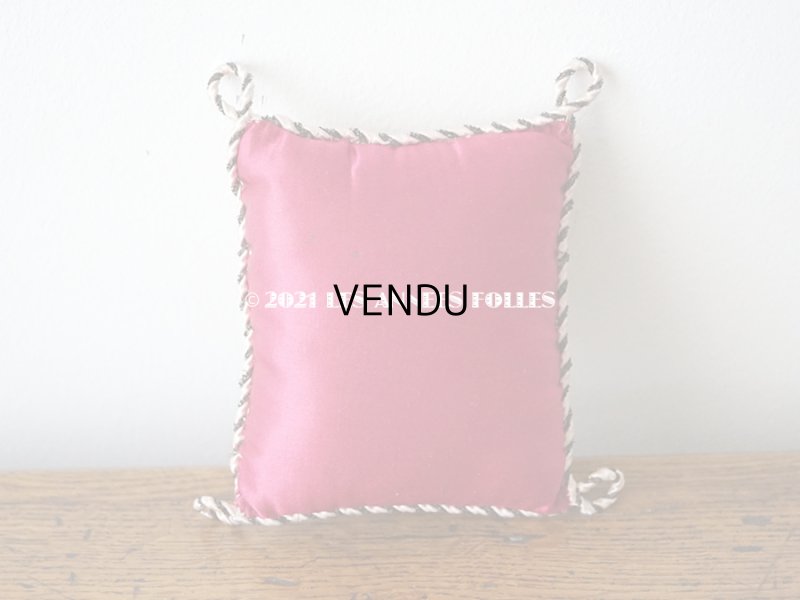 画像3: 1889年 アンティーク パリ万博 シルク製 小さなクッション  薔薇と勿忘草のブーケ