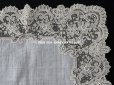 画像5: 19世紀 アンティーク ポワンドガーズのレース  結婚式のハンカチ モノグラムの刺繍入り 【 ポワン・ド・ガーズ 】