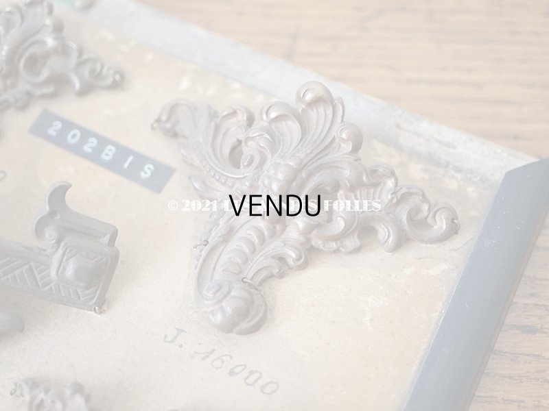 画像11: 1900年代 アンティーク  サンプラー ジュエリーボックスの脚