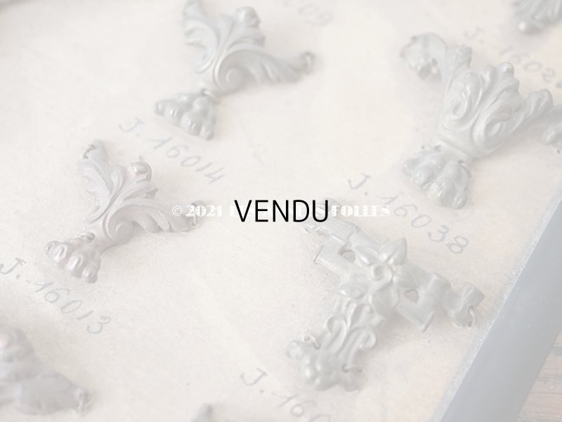 画像9: 1900年代 アンティーク  サンプラー ジュエリーボックスの脚