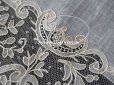 画像11: 19世紀 アンティーク ポワンドガーズのレース  結婚式のハンカチ モノグラムの刺繍入り 【 ポワン・ド・ガーズ 】