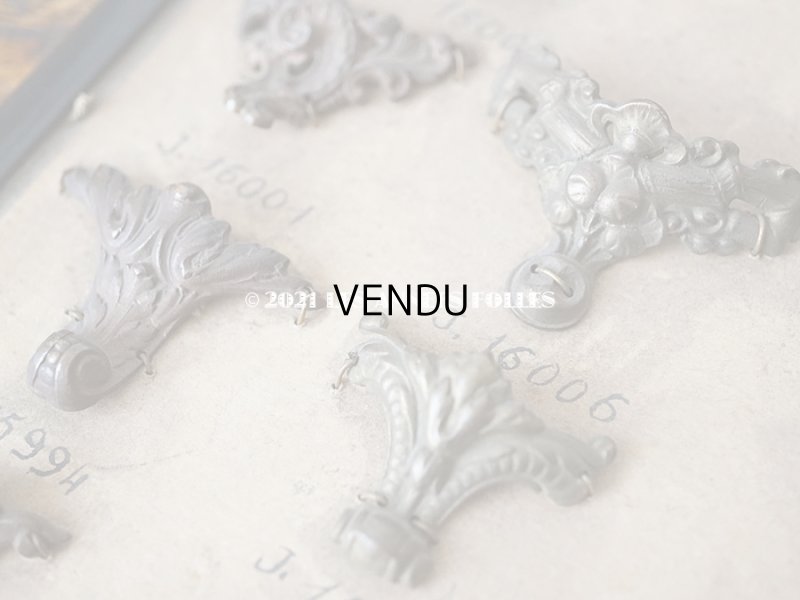 画像8: 1900年代 アンティーク  サンプラー ジュエリーボックスの脚