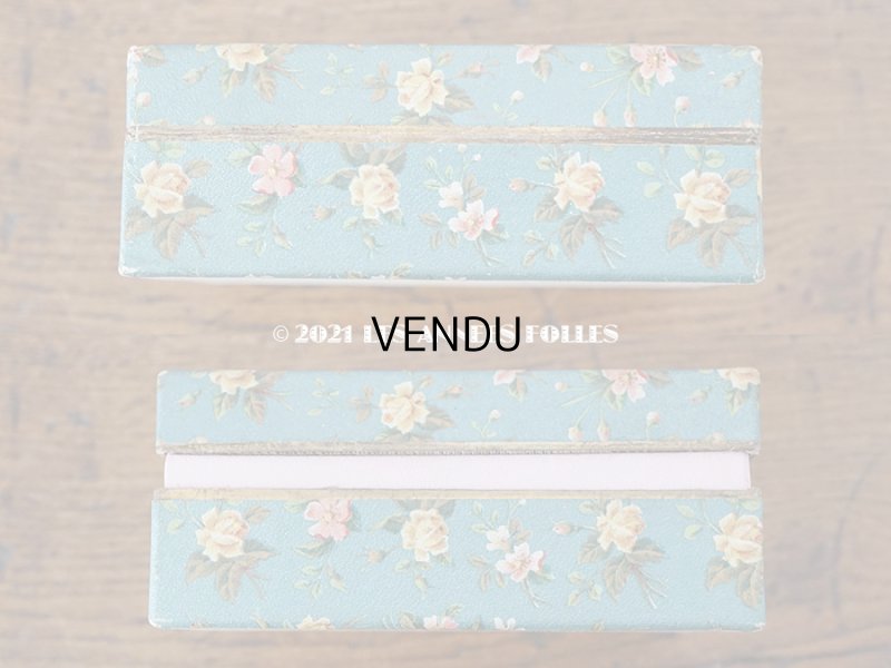 画像7:  アンティーク レースの縁取り付き お菓子箱 小さな恋人たち&薔薇模様