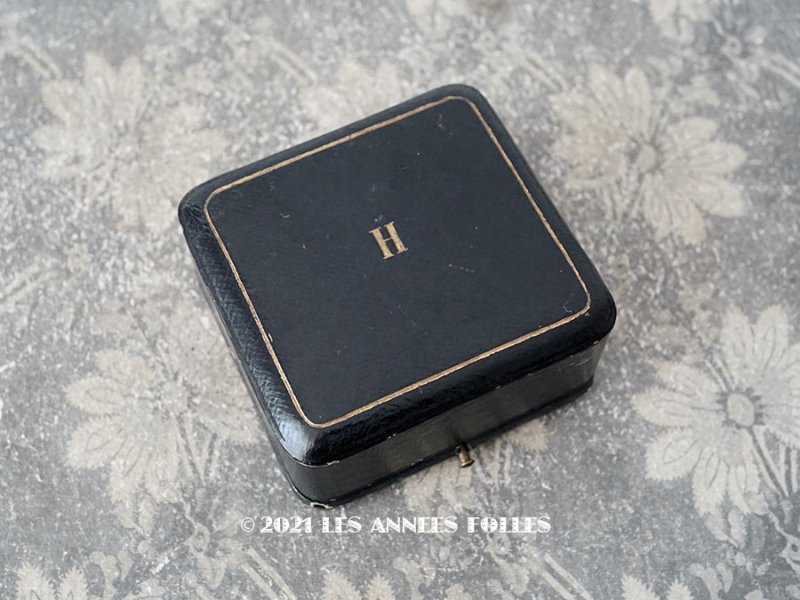 画像1: 19世紀末 アンティーク 本革製 ジュエリーボックス  イニシャル入り ブレスレット用 ブラック