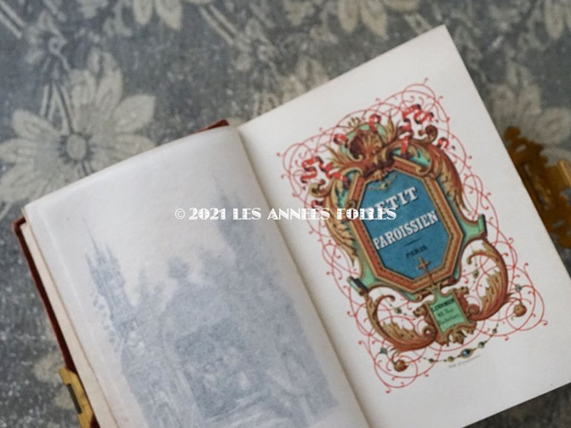 画像12:  アンティーク ミサ典書 ブラウンのベルベット 聖母マリアと幼いキリストのモチーフ付 四葉のクローバーの押し花入り