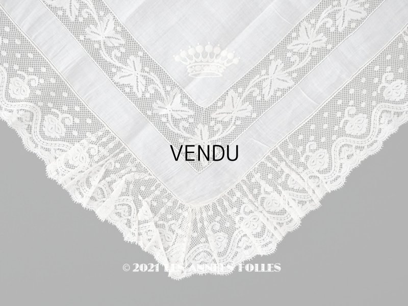 画像1: 未使用 19世紀 アンティーク  結婚式のハンカチ 王冠紋章 & プリーツ入り　手編みのヴァランシエンヌレース