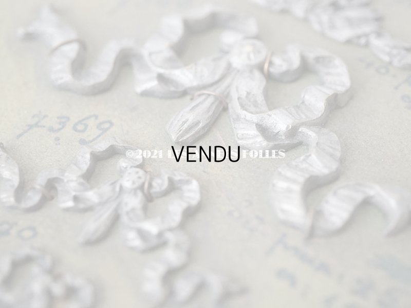 画像10: 1900年代 アンティーク  サンプラー ローズパニエ＆リボンのオーナメント メタル製