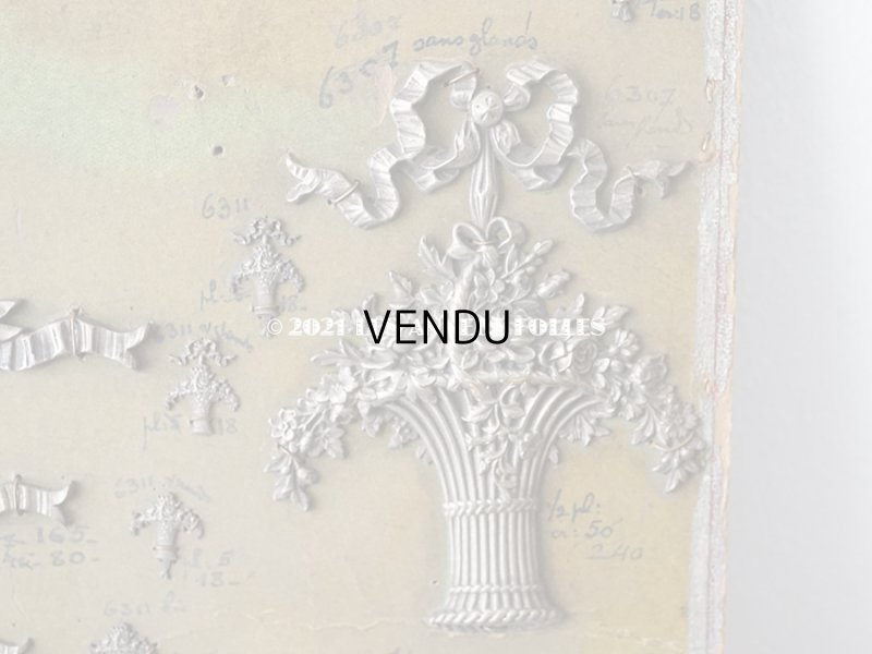 画像5: 1900年代 アンティーク  サンプラー ローズパニエ＆リボンのオーナメント メタル製