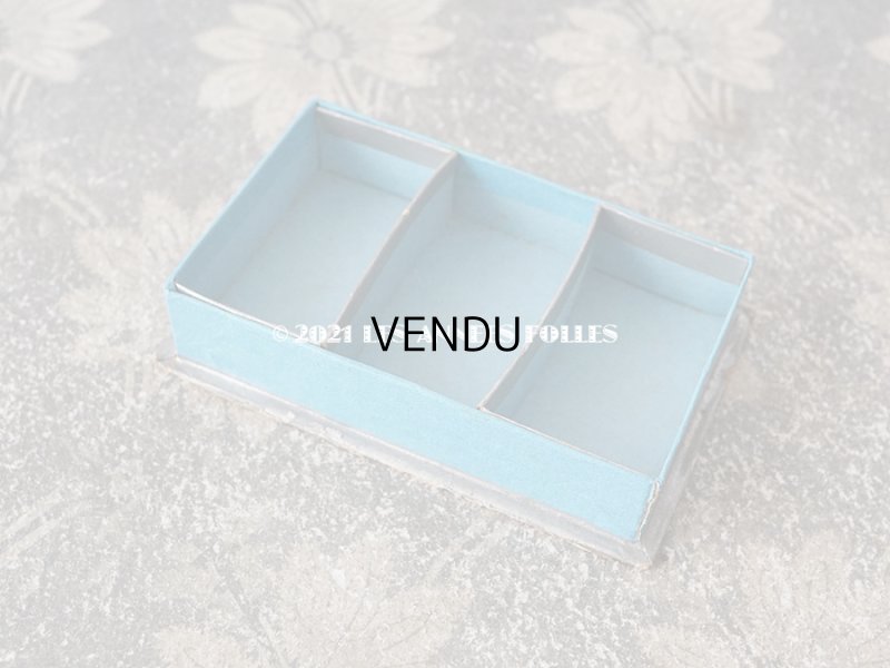 画像8: アンティーク  エパングルケース 少女たちと猫たち - GRANDS MAGASINS DU LOUVRES -