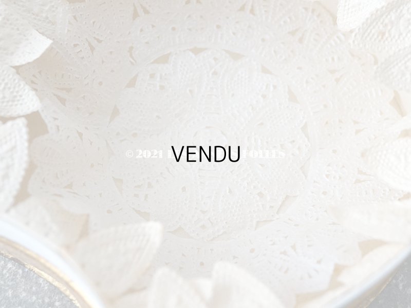 画像13: アンティーク レースの縁取り付き お菓子箱 四葉のクローバー