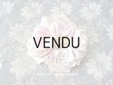 アンティーク 淡いピンクの大きな薔薇の布花 コサージュ