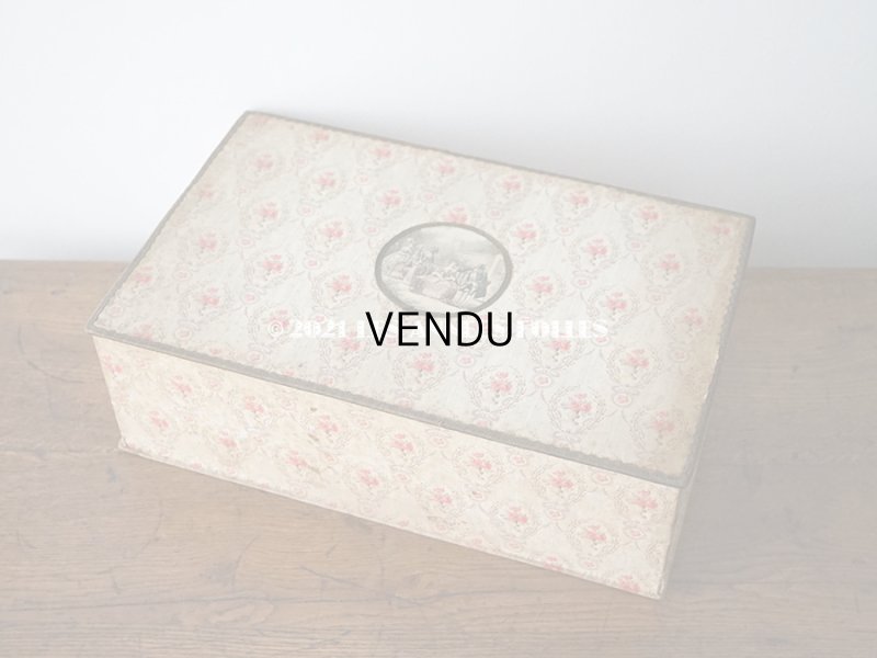 画像3: 1900年代 アンティーク ピンクの薔薇のメダイヨン 大きなカルトナージュボックス 41.3×26×12.8cm