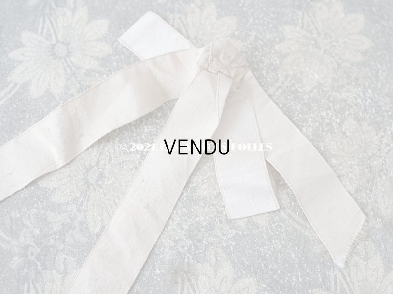 画像10: アンティーク モノグラム刺繍入り リボンが結ばれたオモニエール パウダーピンクのシルクサテン