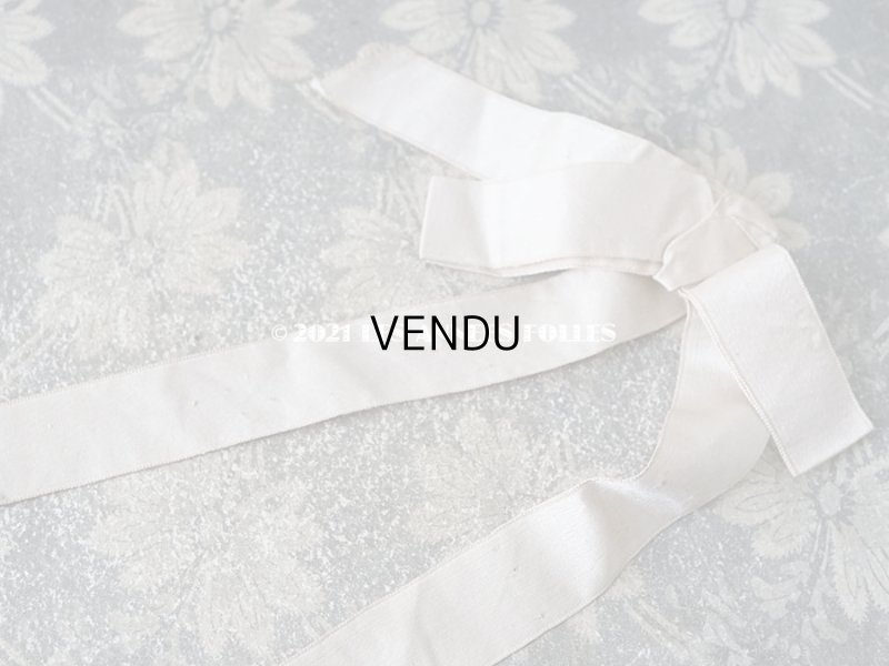 画像9: アンティーク モノグラム刺繍入り リボンが結ばれたオモニエール パウダーピンクのシルクサテン