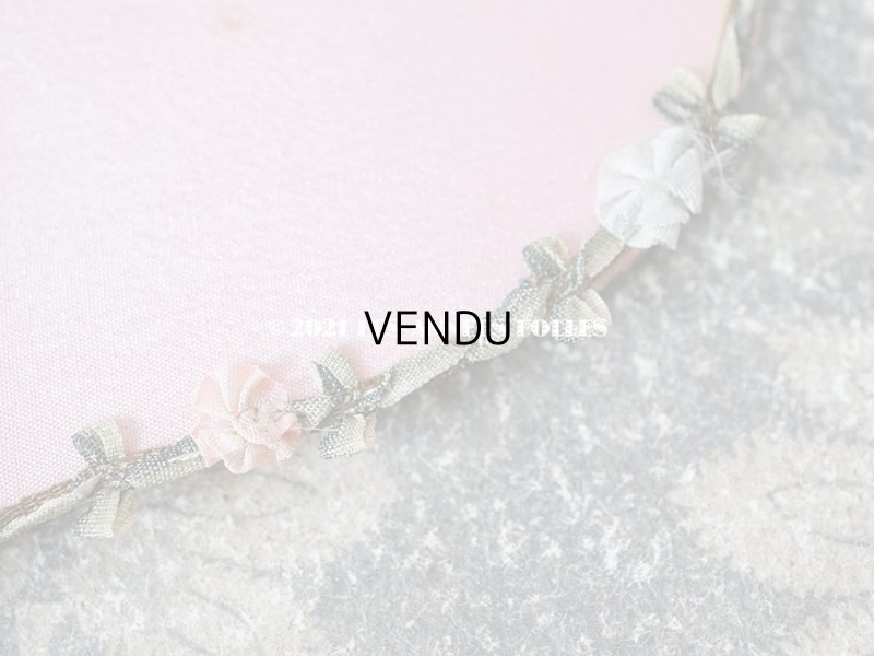 画像5: アンティーク  シルク製 ロココモチーフ付き 淡いピンクの小物入れ