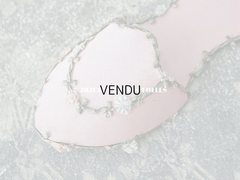 画像3: アンティーク  シルク製 ロココモチーフ付き 淡いピンクの小物入れ