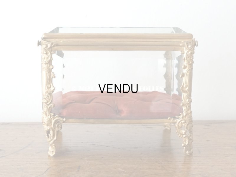 画像5: 19世紀 アンティーク ロカイユ装飾の脚 ジュエリーボックス シルク製クッション 