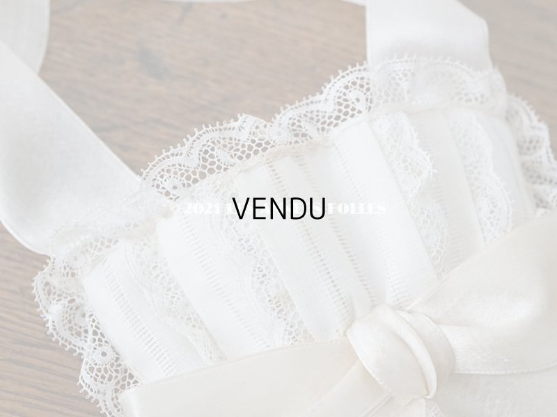 画像12: アンティーク  初聖体のオモニエール オフホワイトのシルクリボン & レースのフリル レースペーパー付ボックス入り