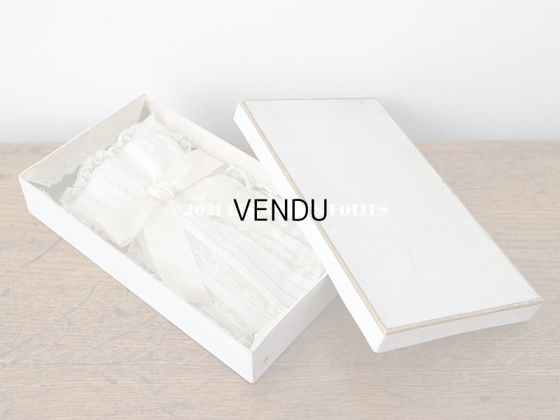 画像4: アンティーク  初聖体のオモニエール オフホワイトのシルクリボン & レースのフリル レースペーパー付ボックス入り
