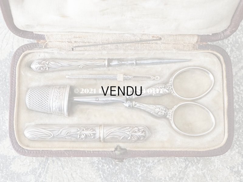 画像4: 1900年代 アンティーク シルバー製 アイリスの花 ソーイングセット 裁縫道具