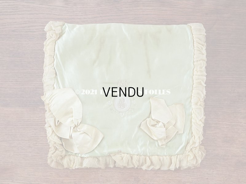 画像3: 19世紀末 アンティーク シルク製 ハンキーケース 王冠紋章　＆　モノグラム刺繍入り ピスタチオグリーン ハンカチ用ポシェット 