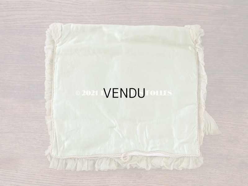 画像4: 19世紀末 アンティーク シルク製 ハンキーケース 王冠紋章　＆　モノグラム刺繍入り ピスタチオグリーン ハンカチ用ポシェット 