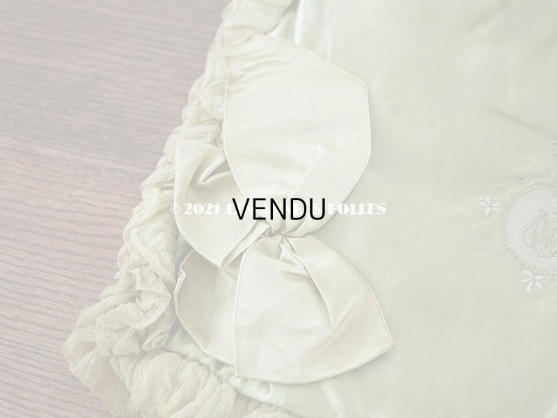 画像6: 19世紀末 アンティーク シルク製 ハンキーケース 王冠紋章　＆　モノグラム刺繍入り ピスタチオグリーン ハンカチ用ポシェット 