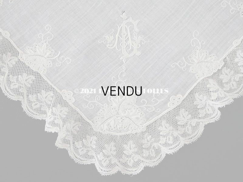 画像3: 19世紀末 アンティーク  結婚式のハンカチ モノグラム刺繍入り　葡萄の葉　ホワイトワーク＆手編みのヴァランシエンヌレース