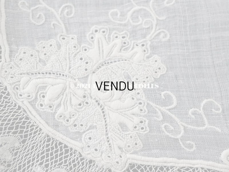 画像5: 19世紀末 アンティーク  結婚式のハンカチ モノグラム刺繍入り　葡萄の葉　ホワイトワーク＆手編みのヴァランシエンヌレース