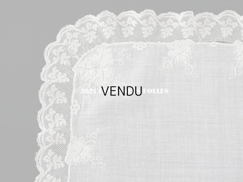 画像10: 19世紀末 アンティーク  結婚式のハンカチ モノグラム刺繍入り　葡萄の葉　ホワイトワーク＆手編みのヴァランシエンヌレース
