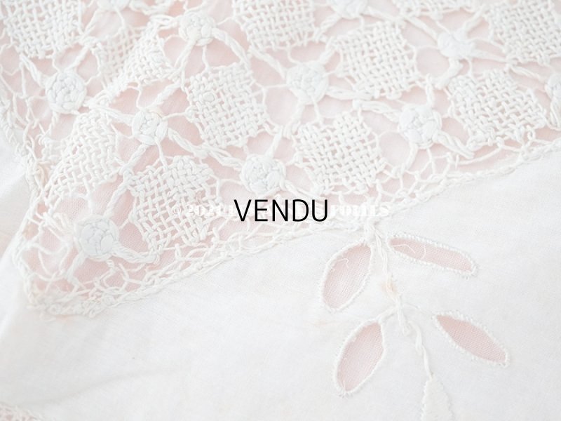 画像12: アンティーク ピンクのシルクリボンが結ばれた　ベビーベッドカバー フィレレース　＆　カットワークレース