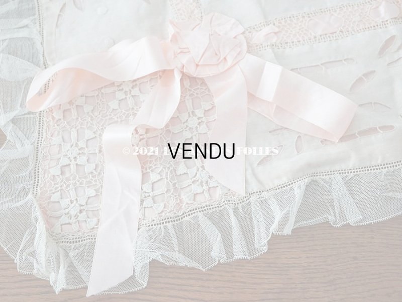 画像7: アンティーク ピンクのシルクリボンが結ばれた　ベビーベッドカバー フィレレース　＆　カットワークレース