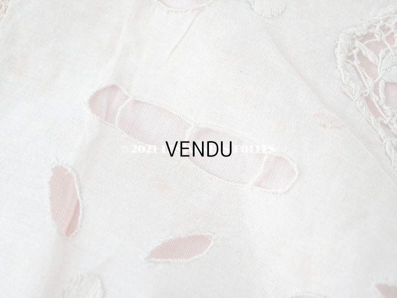 画像15: アンティーク ピンクのシルクリボンが結ばれた　ベビーベッドカバー フィレレース　＆　カットワークレース