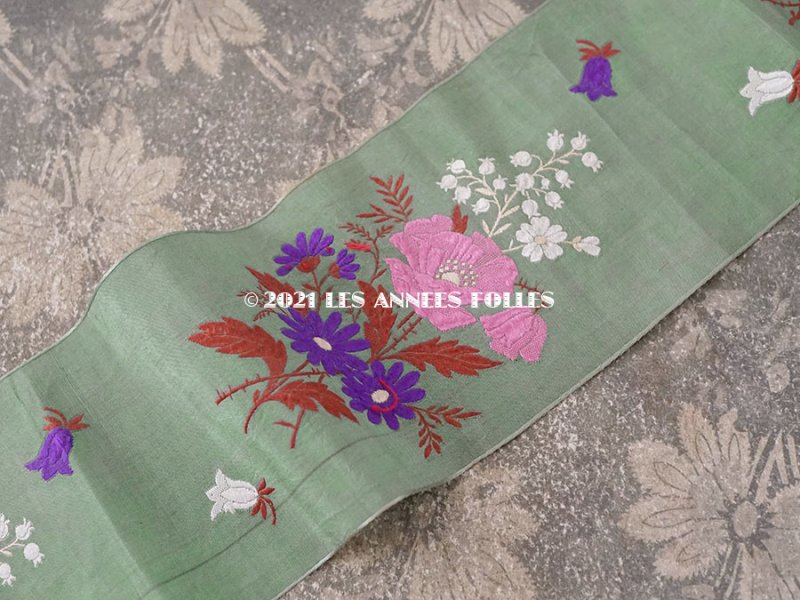 画像2: 19世紀 アンティーク シルク製  花束の刺繍入り 幅広リボン 鈴蘭 190cm
