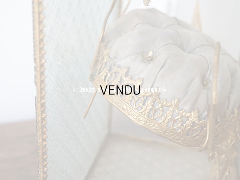 画像16: アンティーク グローブ・ド・マリエ 　ブルーグレーのシルク製クッション　ロカイユ装飾