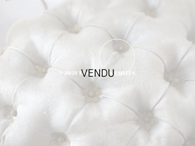 画像17: アンティーク グローブ・ド・マリエ 　ブルーグレーのシルク製クッション　ロカイユ装飾