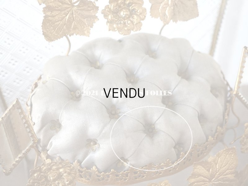 画像9: アンティーク グローブ・ド・マリエ 　ブルーグレーのシルク製クッション　ロカイユ装飾