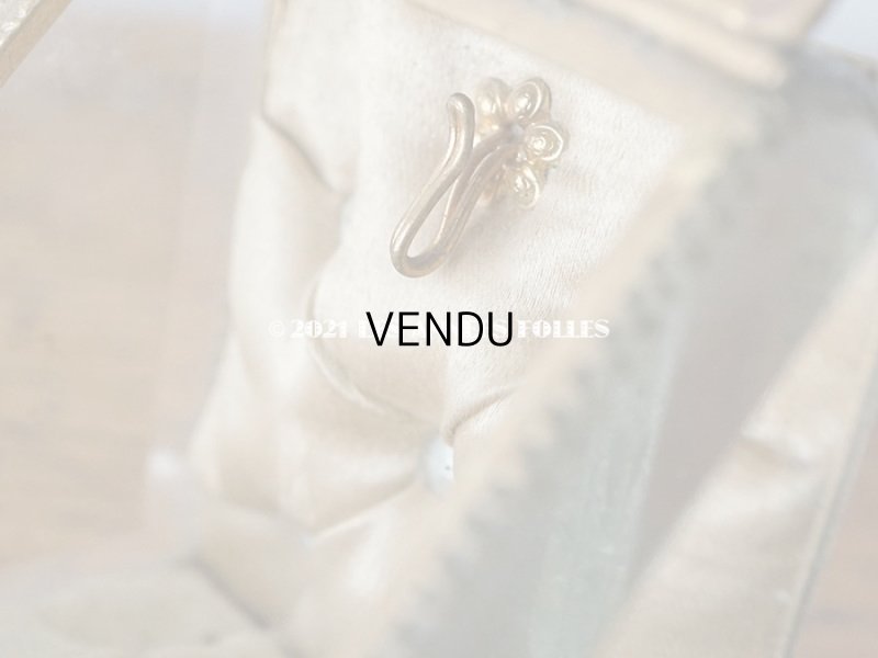 画像12: アンティーク 懐中時計 & ジュエリーボックス シャンパンゴールド & パウダーブルーのシルク製クッション