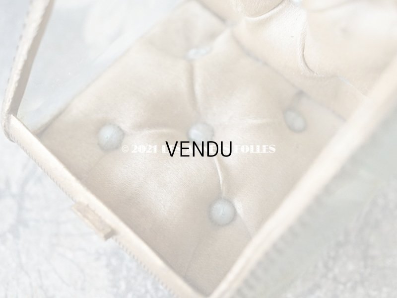 画像13: アンティーク 懐中時計 & ジュエリーボックス シャンパンゴールド & パウダーブルーのシルク製クッション