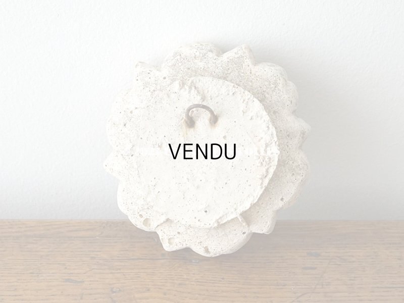 画像3: アンティーク 花のオーナメント リング付き 石灰岩