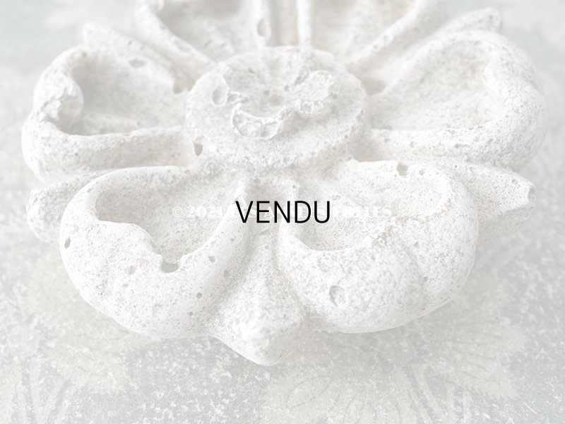 画像5: アンティーク 花のオーナメント リング付き 石灰岩