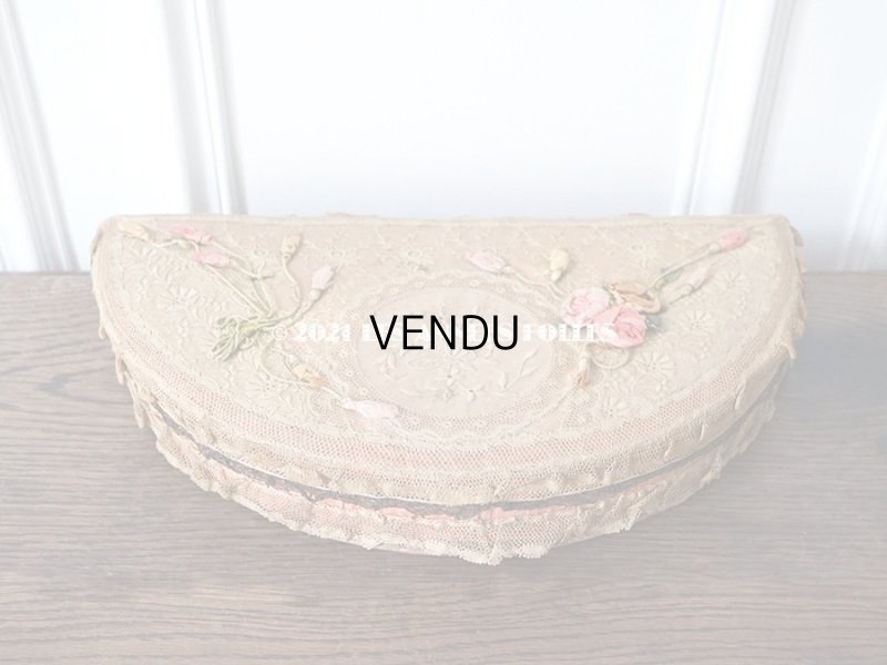 画像3: 1900年代 アンティーク ロココモチーフ付き 大きなカルトナージュボックス ピンク レースの装飾